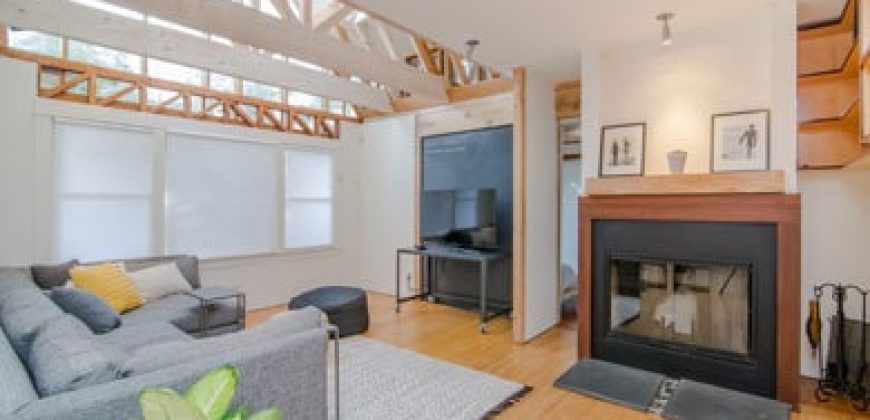 Spacious Villa with Private Garden and Parking